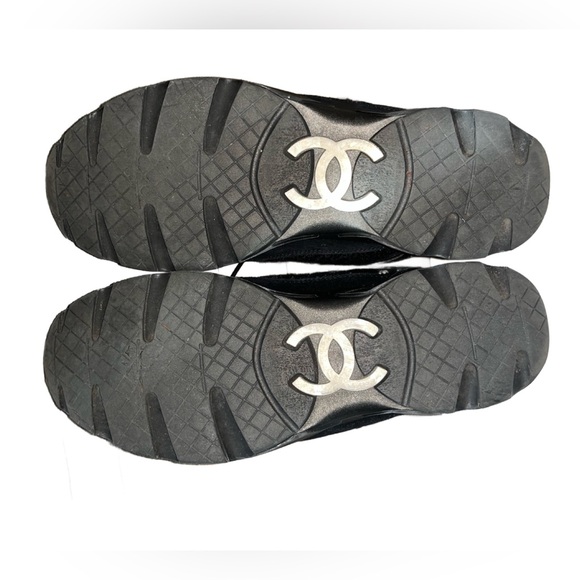 CHANEL TWEED SNEAKERS - Picture 6 of 7